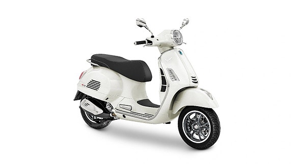 Vespa GTS 310 Super 2 of 5