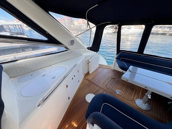 Sunseeker Portofino 400 | 2 x Volvo Penta TAMD63 | Axlar 7 of 12
