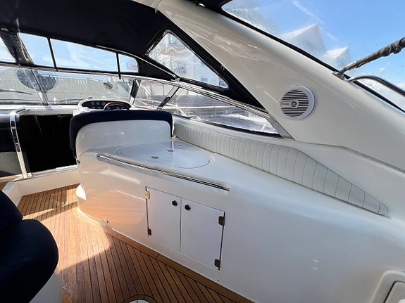 Sunseeker Portofino 400 | 2 x Volvo Penta TAMD63 | Axlar 8 of 12