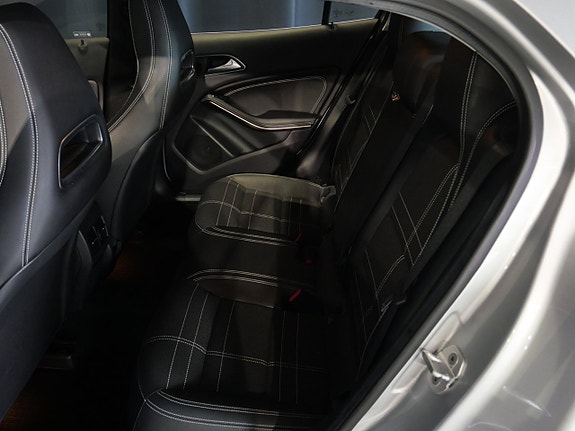 Mercedes-Benz GLA200 8 of 22