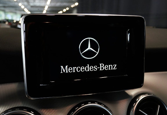 Mercedes-Benz GLA200 12 of 22
