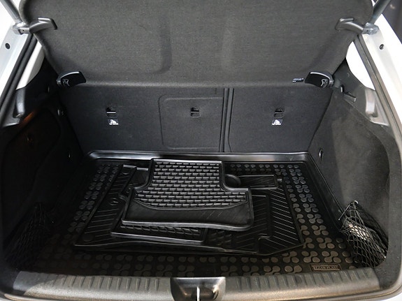 Mercedes-Benz GLA200 19 of 22