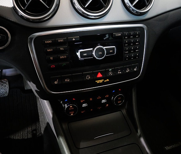 Mercedes-Benz GLA200 14 of 22