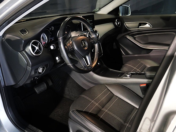 Mercedes-Benz GLA200 7 of 22