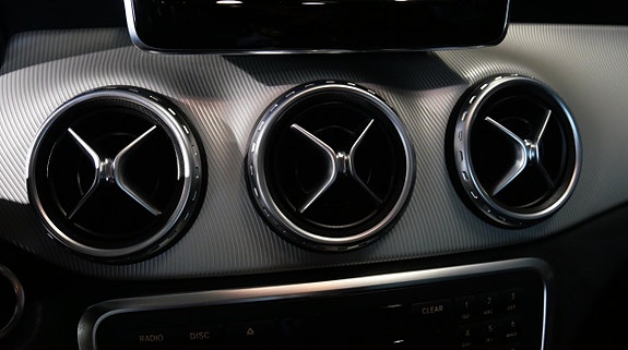 Mercedes-Benz GLA200 15 of 22