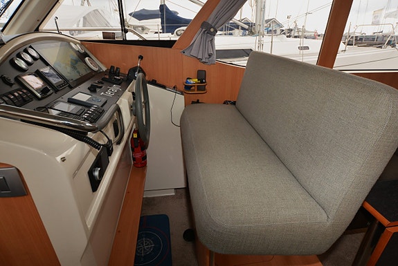Greenline 33 Hybrid 22 of 24