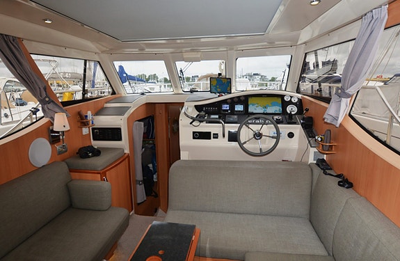 Greenline 33 Hybrid 19 of 24