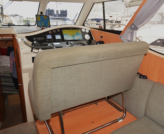 Greenline 33 Hybrid 23 of 24