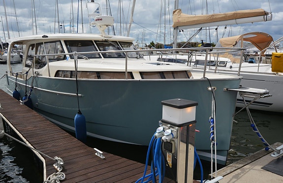 Greenline 33 Hybrid 2 of 24