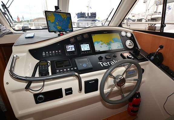 Greenline 33 Hybrid 20 of 24