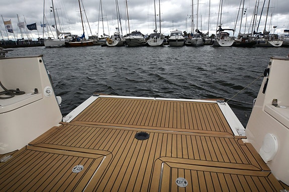 Greenline 33 Hybrid 15 of 24