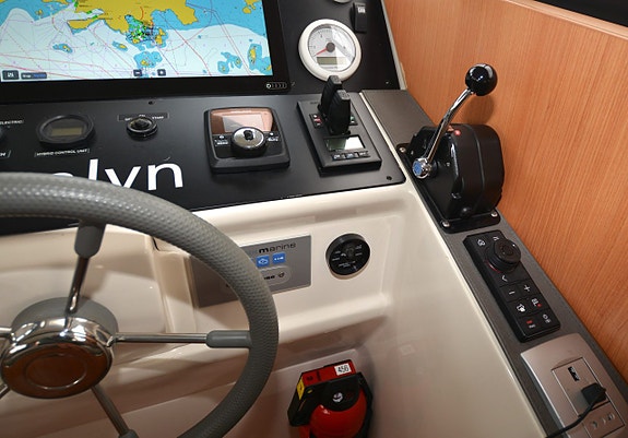 Greenline 33 Hybrid 21 of 24