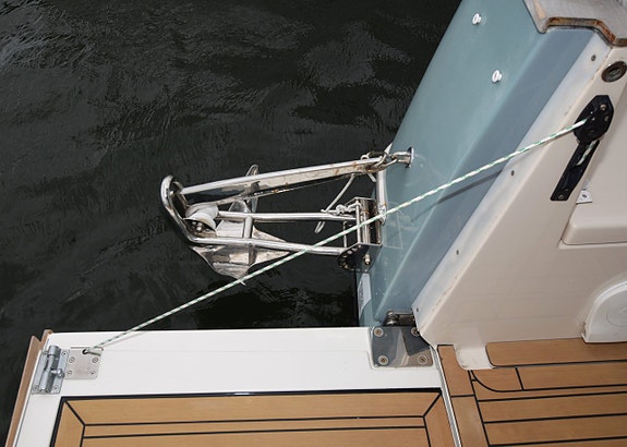 Greenline 33 Hybrid 13 of 24