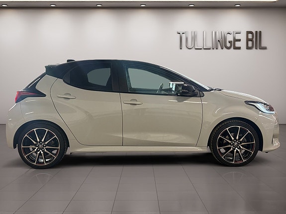 Toyota Yaris 6 of 25