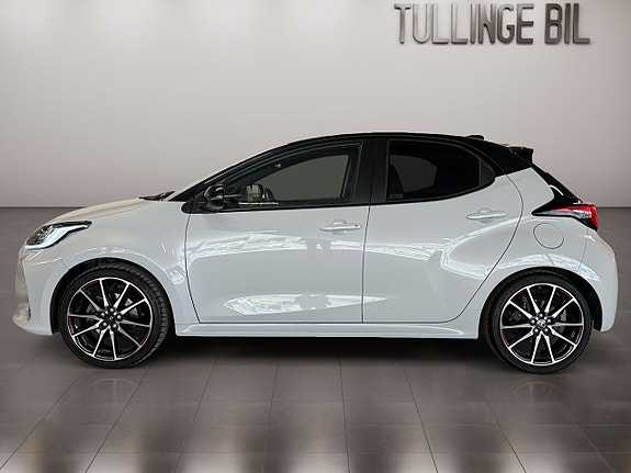 Toyota Yaris 2 of 25