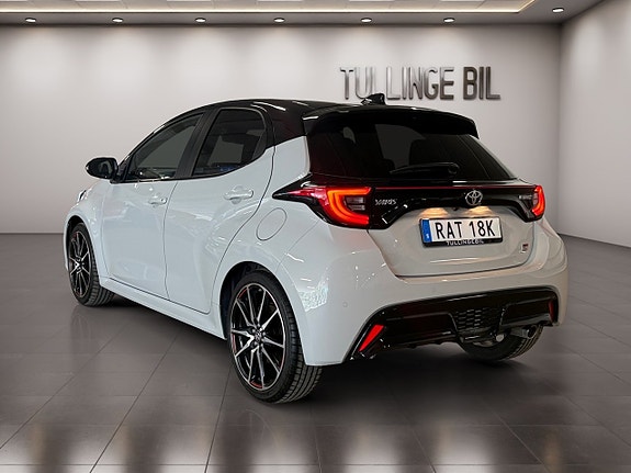 Toyota Yaris 3 of 25