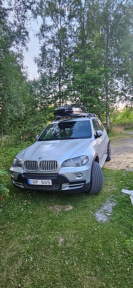 BMW X5 2 of 5