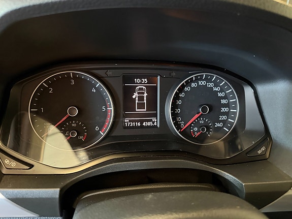 Volkswagen Amarok 13 of 21