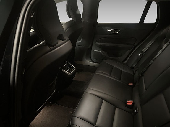 Volvo V60 Cross Country 11 of 13