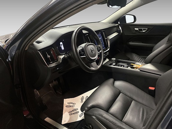 Volvo V60 Cross Country 8 of 13