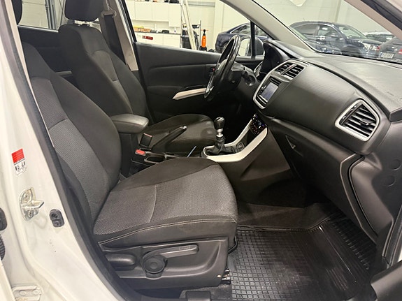 Suzuki S-Cross 13 of 19