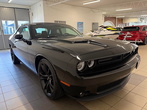 Dodge Challenger 6 of 15