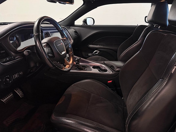 Dodge Challenger 8 of 15