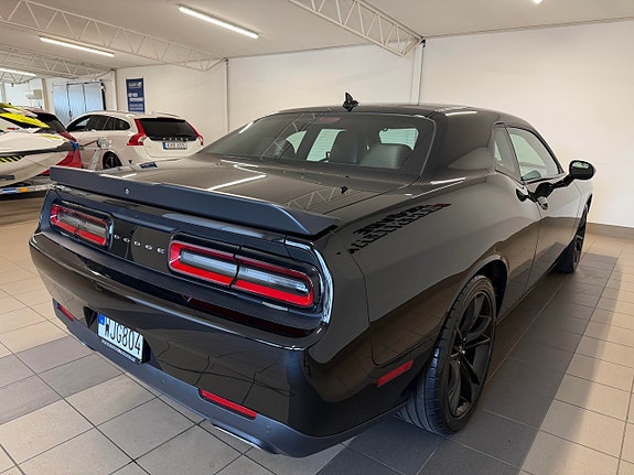Dodge Challenger 5 of 15
