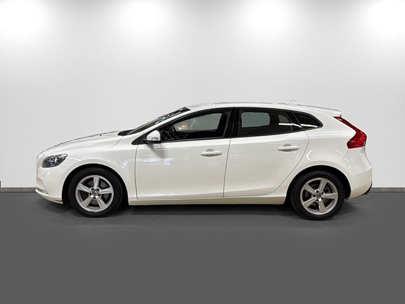 Volvo V40 4 of 21