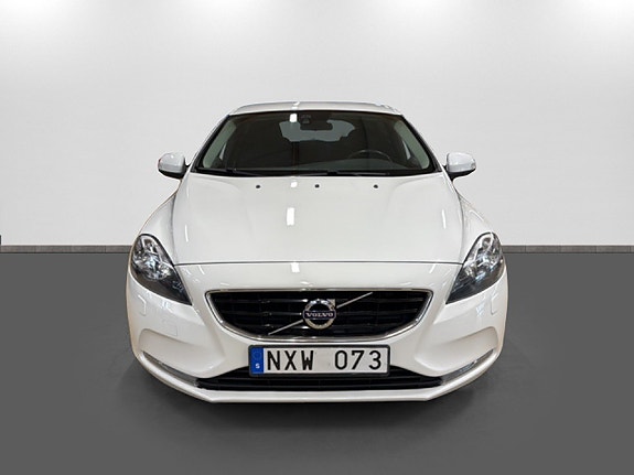 Volvo V40 2 of 21