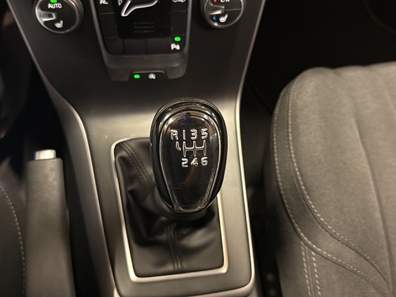 Volvo V40 12 of 21