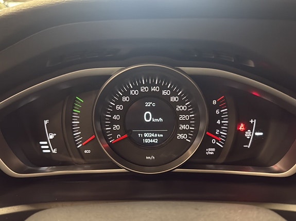 Volvo V40 10 of 21