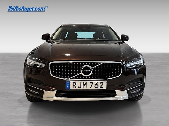 Volvo V90 Cross Country 2 of 5