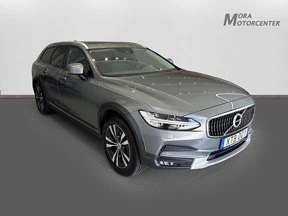 Volvo V90 Cross Country 3 of 5