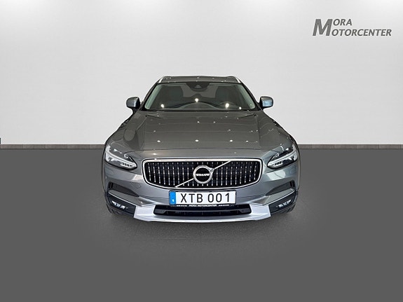 Volvo V90 Cross Country 2 of 5