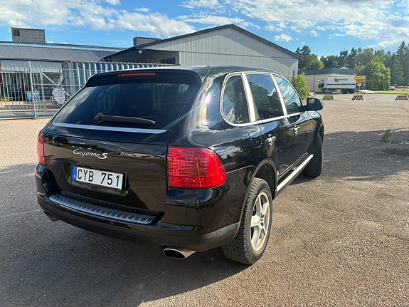 Porsche Cayenne S 4 of 11