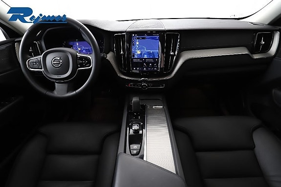 Volvo XC60 2 of 30