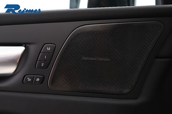 Volvo XC60 13 of 30