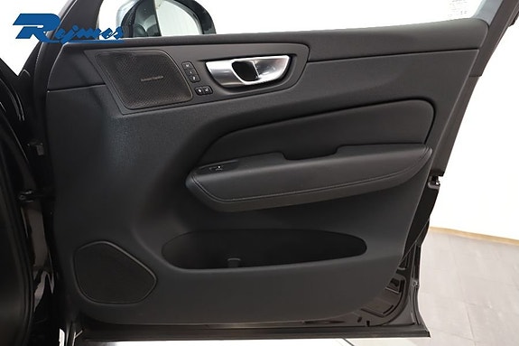 Volvo XC60 14 of 30