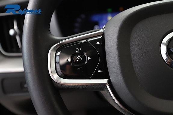 Volvo XC60 12 of 30