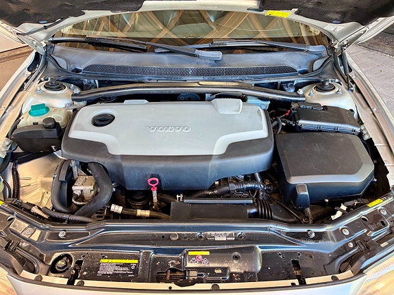 Volvo V70 4 of 5