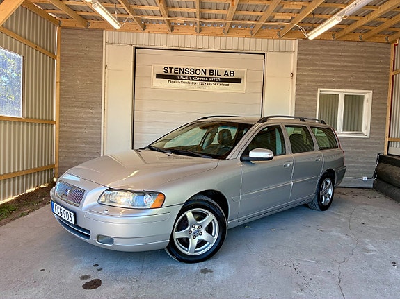 Volvo V70 2 of 5