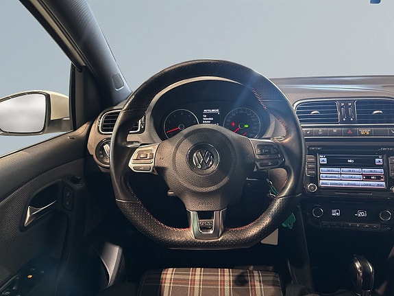Volkswagen Polo 9 of 18
