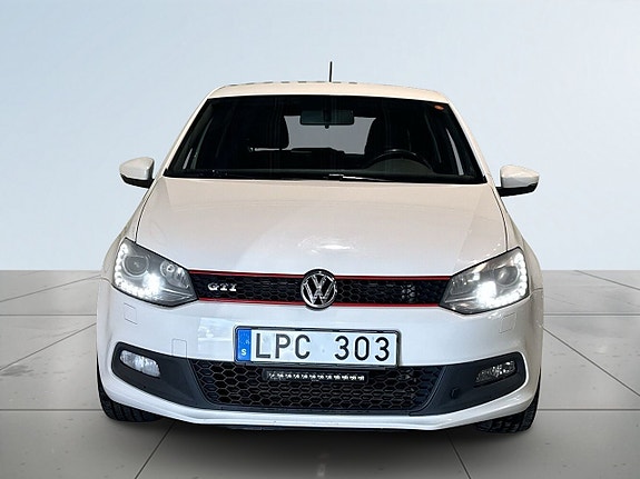 Volkswagen Polo 2 of 5
