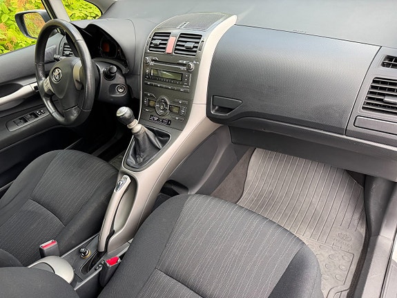 Toyota Auris 5 of 6