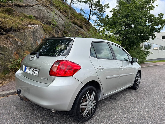 Toyota Auris 4 of 6
