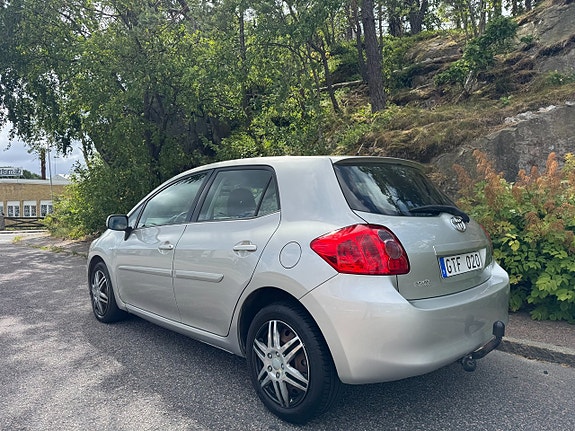 Toyota Auris 3 of 6