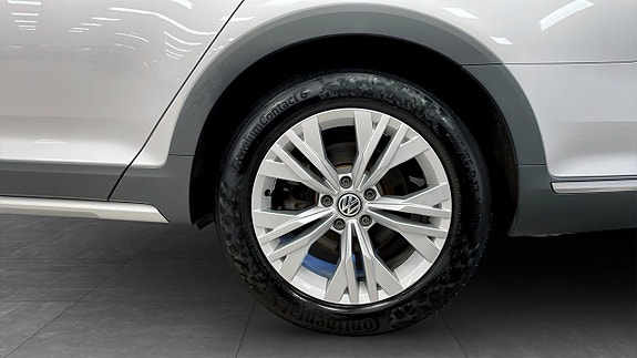 Volkswagen Passat Alltrack 6 of 13