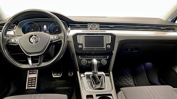 Volkswagen Passat Alltrack 10 of 13