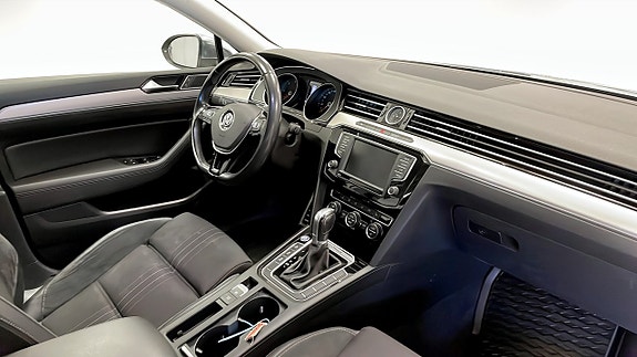 Volkswagen Passat Alltrack 11 of 13